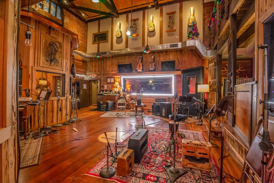 More Photos Of 114-116 17th Ave S, Nashville Office For Sale