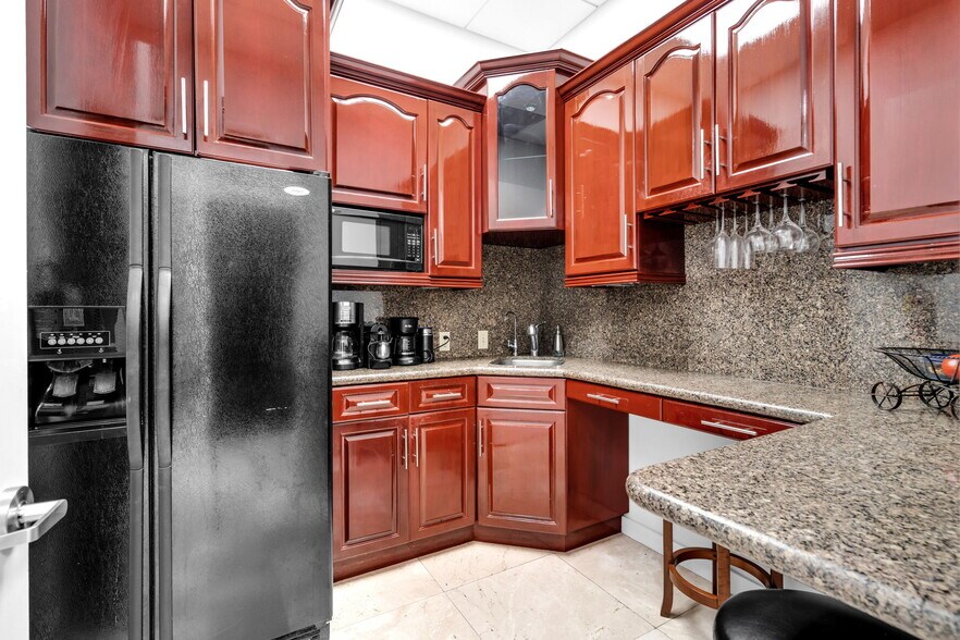 More Photos Of 2020 Ponce De Leon Blvd, Coral Gables Office For Sale