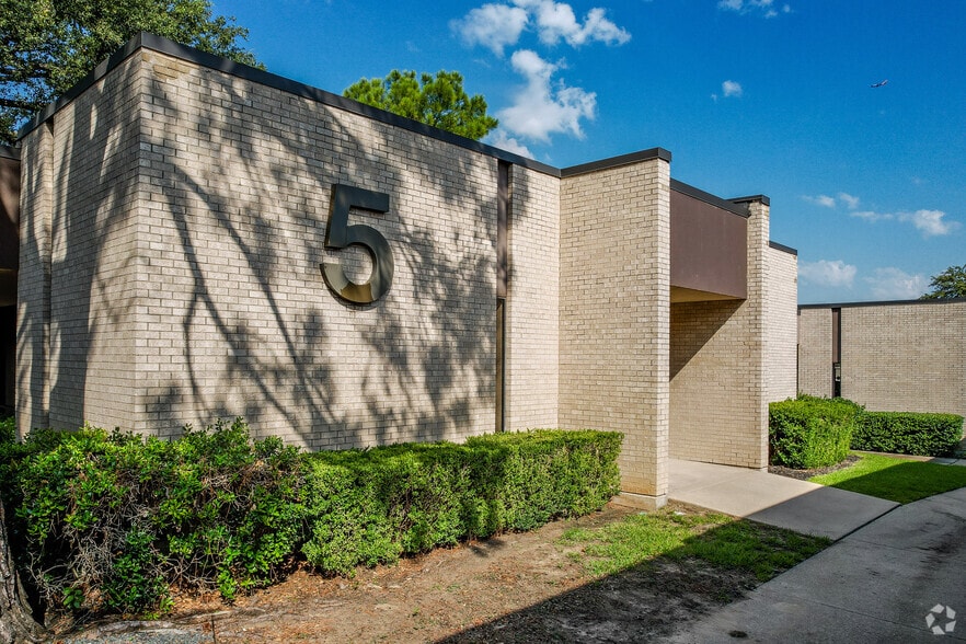 More Photos Of 13500 Midway Rd, Farmers Branch Unknown For Lease