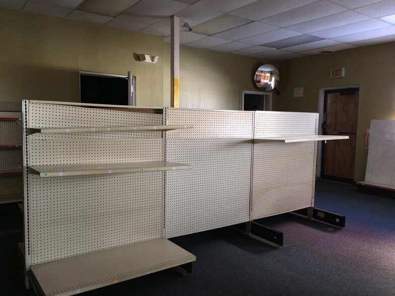 More Photos Of 3401 W Oakland Ave, Austin Truck Stop For Sale