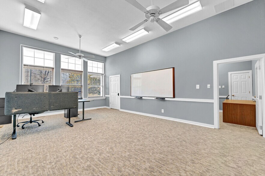 More Photos Of 601-607 White Horse Pike, Hammonton Office For Sale