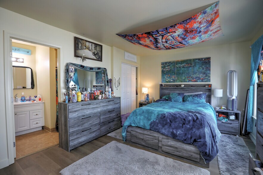 More Photos Of 186 Bell Way, Ventura Apartments For Sale