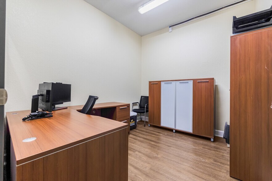 More Photos Of 3615 E Frontage Rd, Tampa Office Residential For Sale