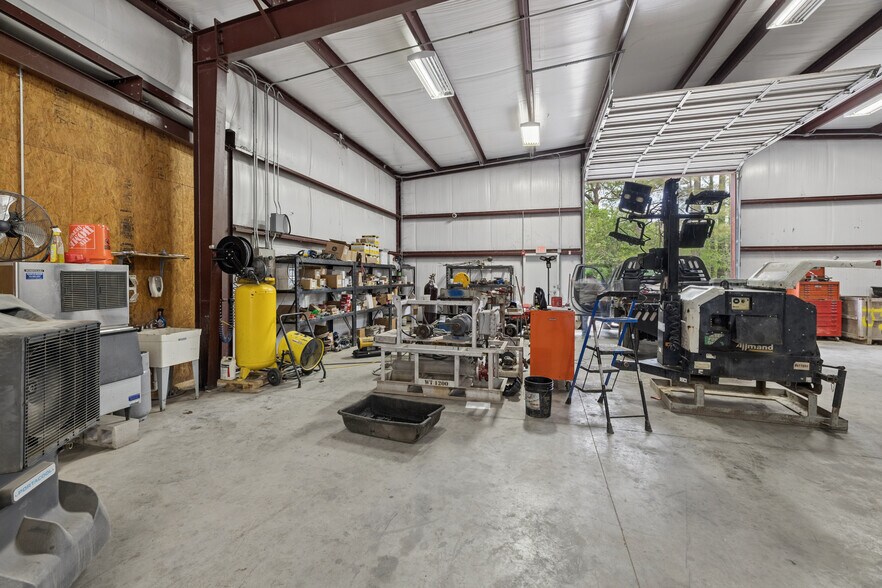 More Photos Of 1510 TX-135, Kilgore Warehouse For Sale