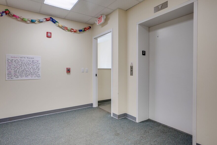 More Photos Of 443 W Lowell Ave, Haverhill Office For Lease