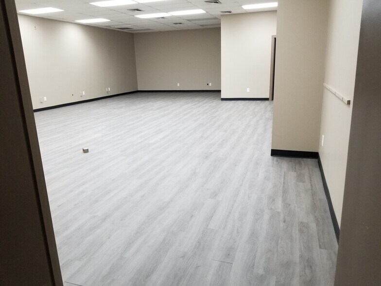 More Photos Of 49 Public Sq, Shelbyville Office For Sale