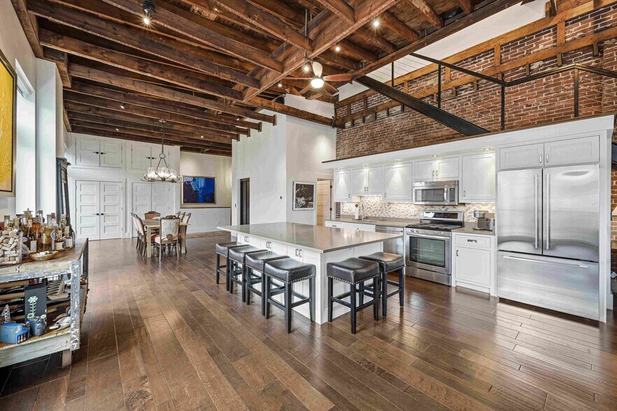 More Photos Of 443 Walnut St, Sewickley Flex For Sale