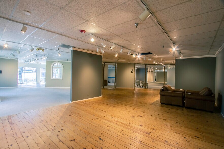 More Photos Of 8200-8260 S Colorado Blvd, Littleton Unknown For Lease