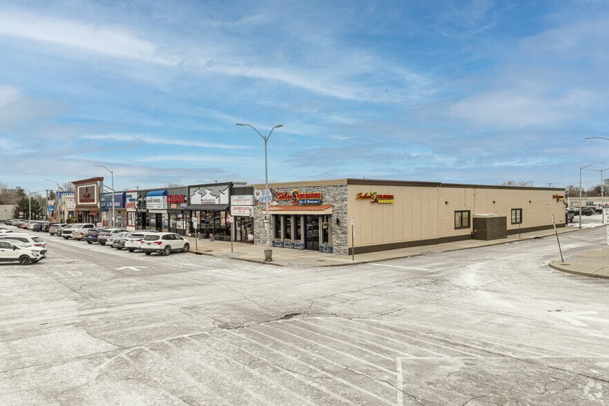 More Photos Of 2921-2953 Hempstead Tpke, Levittown General Retail For Sale