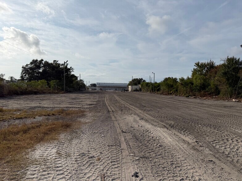 More Photos Of 13755 U.S. Highway 19 N, Clearwater Warehouse For Lease