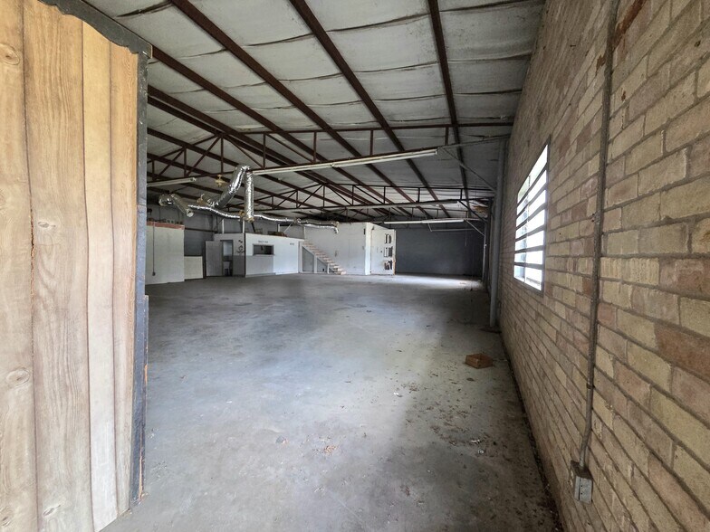 More Photos Of 14077 N Highway 75, Willis Warehouse For Sale