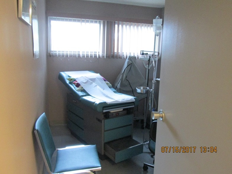 More Photos Of 1524 Atwood Ave, Johnston Medical For Lease
