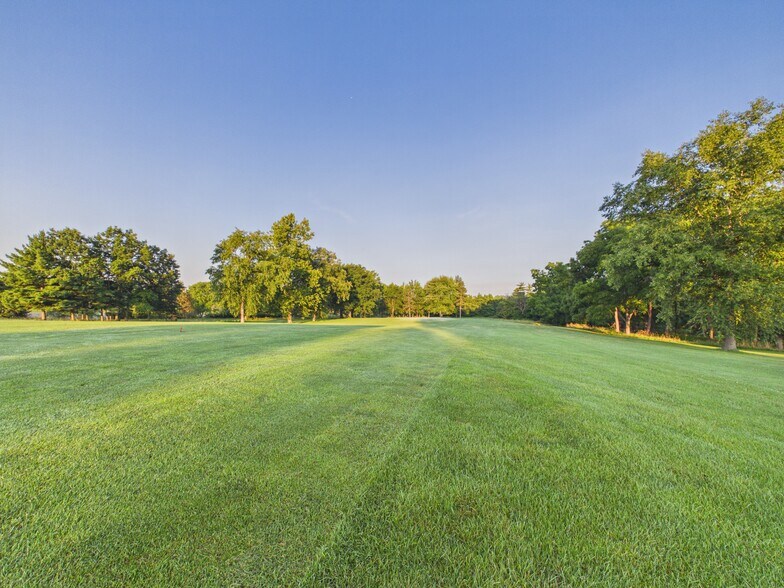 More Photos Of 7453 400 S, Marion Sports And Entertainment For Sale