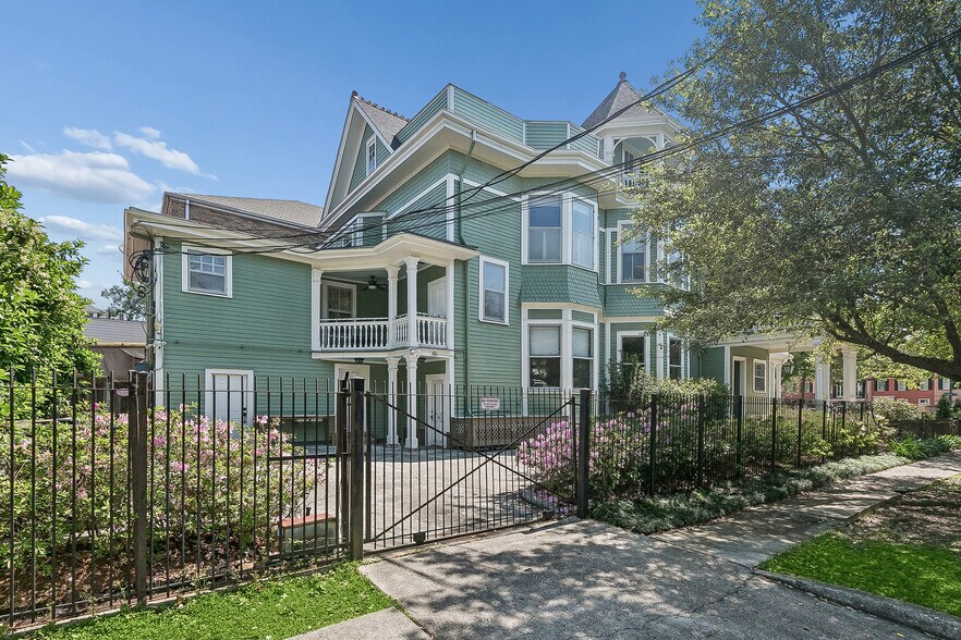 More Photos Of 2727 Saint Charles Ave, New Orleans General Retail For Sale