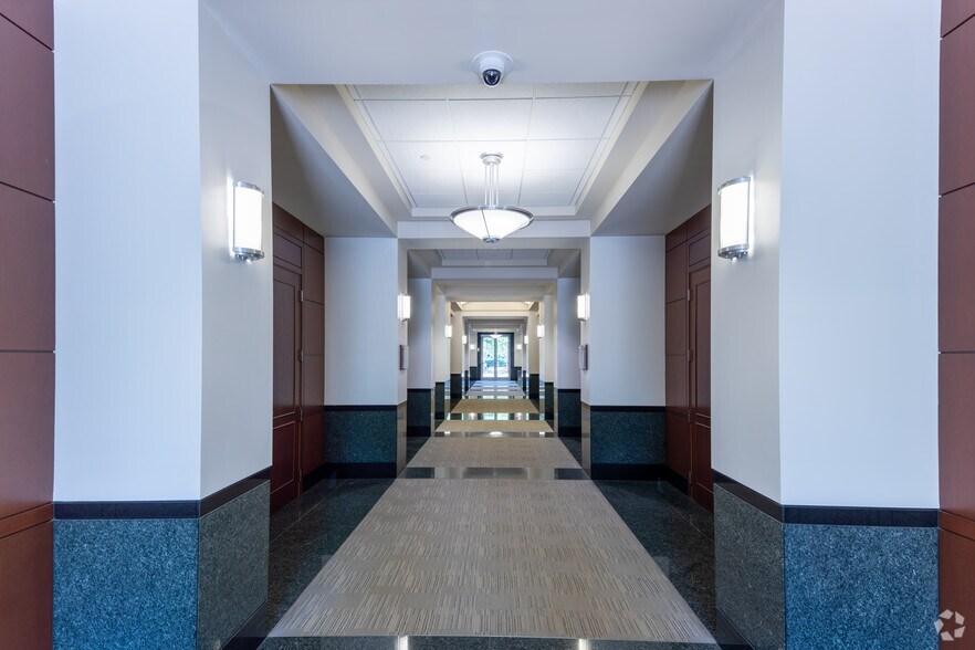 More Photos Of 13925 Ballantyne Corporate Pl, Charlotte Office For Lease