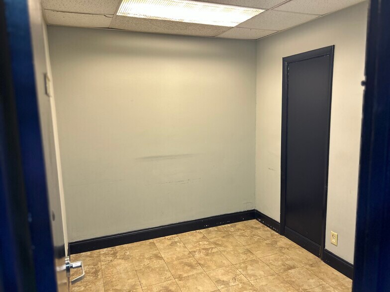 More Photos Of 4121-4141 NW 5th St, Plantation Medical For Sale