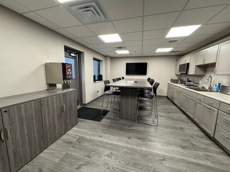 More Photos Of 645 Sandpiper Trl, Cottage Grove Warehouse For Lease