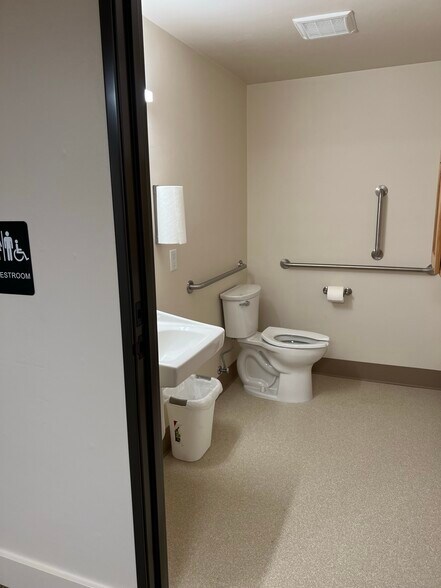 More Photos Of 750 W 10th Ave, Junction City Office For Lease