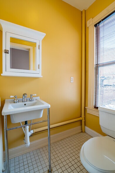 More Photos Of 1715 N St NW, Washington Office For Lease