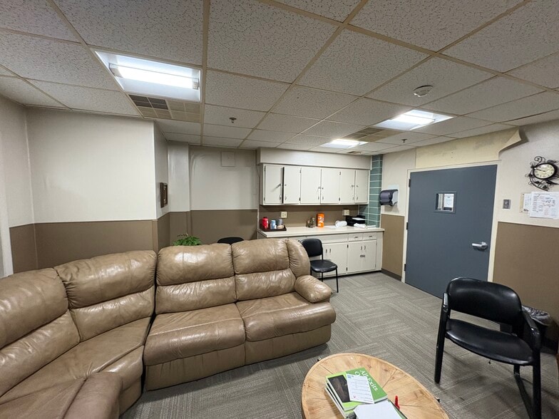 More Photos Of 411 W Division St, Manteno Flex For Sale