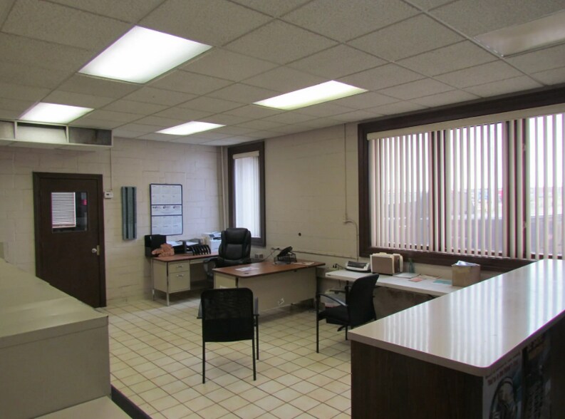 More Photos Of 17065 Hess St, Melvindale Manufacturing For Sale
