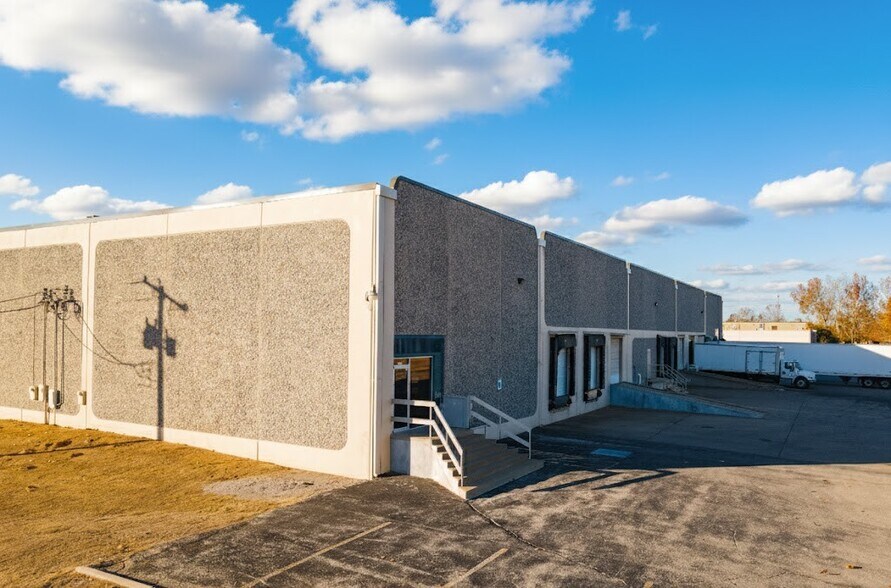 More Photos Of 4210 Will Rogers Pky, Oklahoma City Distribution For Lease