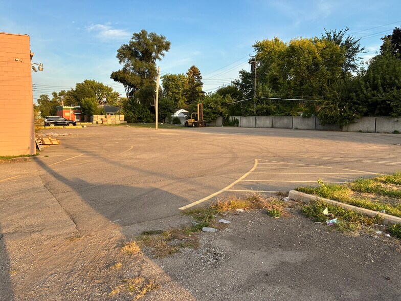 More Photos Of 28455 Plymouth Rd, Livonia Bowling Alley For Lease