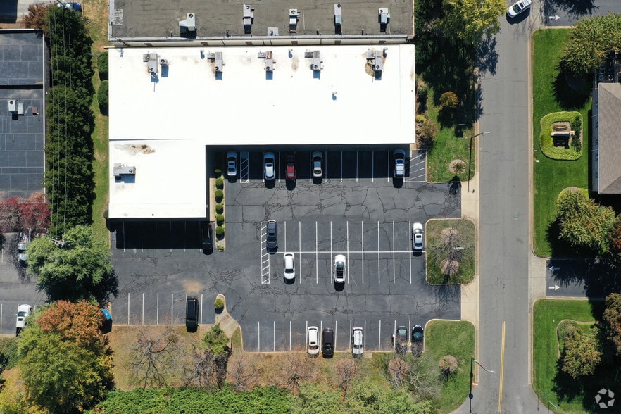 More Photos Of 1411 Plaza West Rd, Winston-Salem Medical For Lease