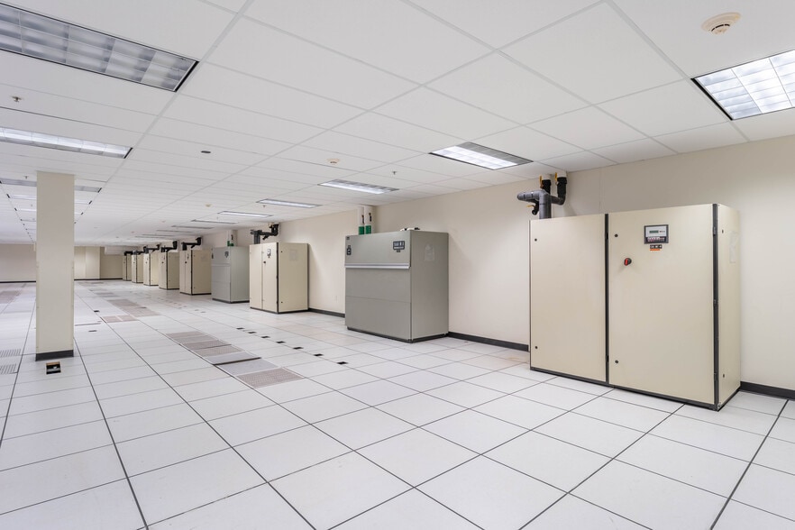 More Photos Of 2703 N Central Expy, Richardson Unknown For Lease