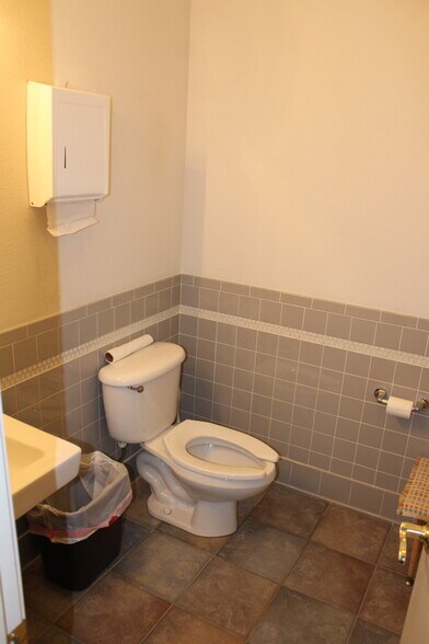 More Photos Of 12021 Pennsylvania St, Thornton Office Residential For Lease