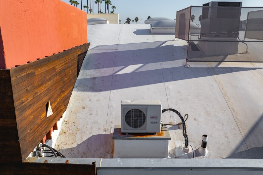 More Photos Of 525 S Coast Hwy 101, Oceanside Freestanding For Sale