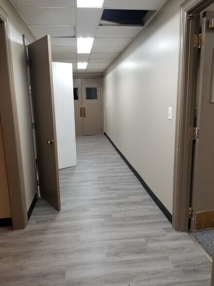 More Photos Of 49 Public Sq, Shelbyville Office For Sale