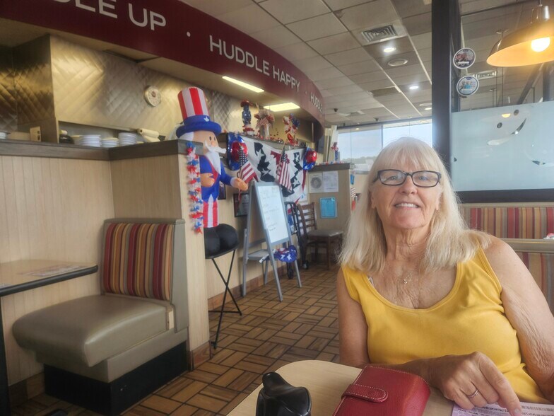 More Photos Of 1580 W Main St, Centre Restaurant For Sale