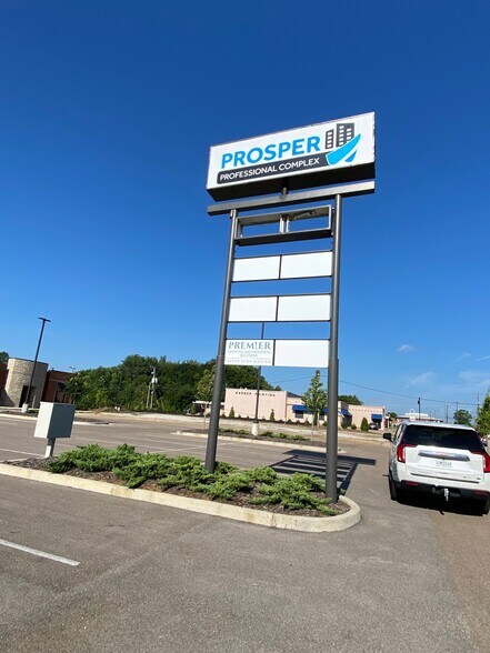 More Photos Of 809 Varsity Dr, Tupelo Storefront For Lease