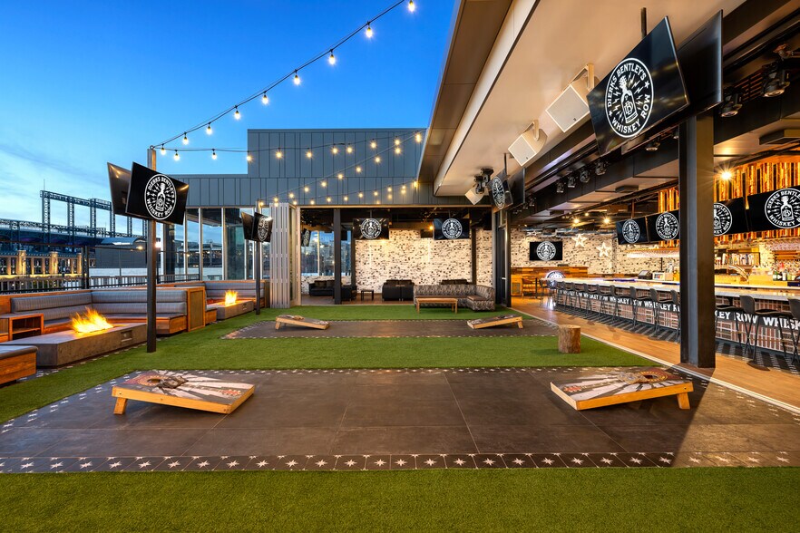 More Photos Of 1942-1946 Market St, Denver Bar For Sale