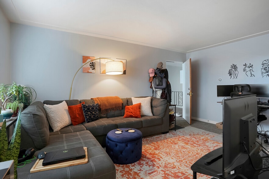 More Photos Of 3650 S Lincoln St, Englewood Apartments For Sale