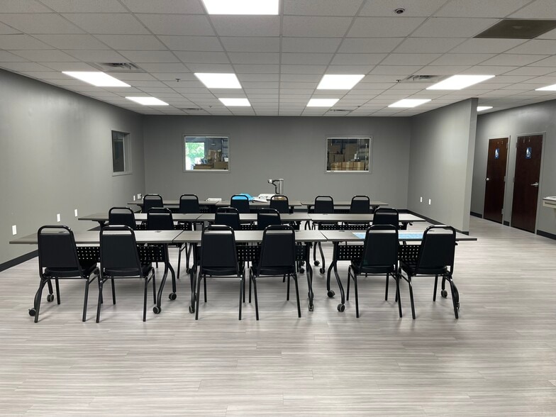 More Photos Of 3905 Center Loop, Orlando Distribution For Lease