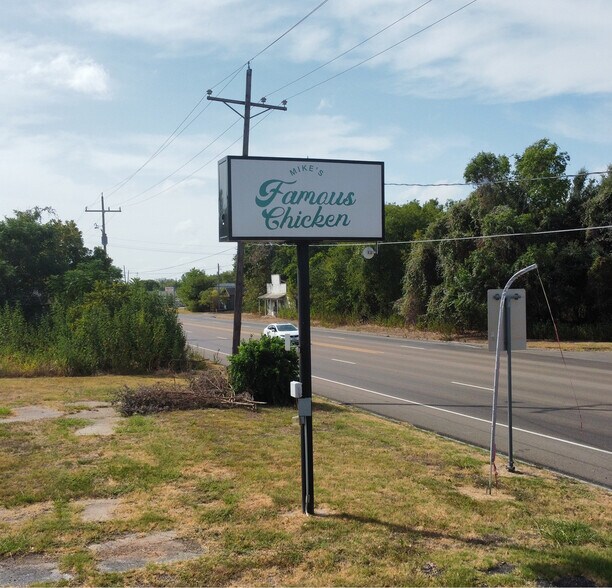 More Photos Of 304 Main Street, Calvert Restaurant For Sale