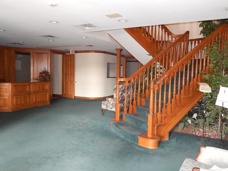 More Photos Of 10225 W Thunderbird Rd, Sun City Medical For Sale