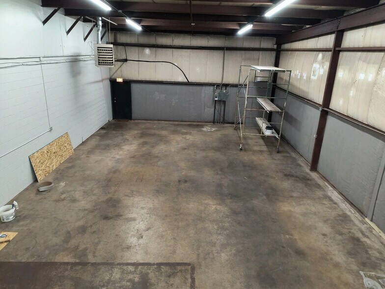 More Photos Of 645 65th Ave, Schererville Auto Repair For Lease