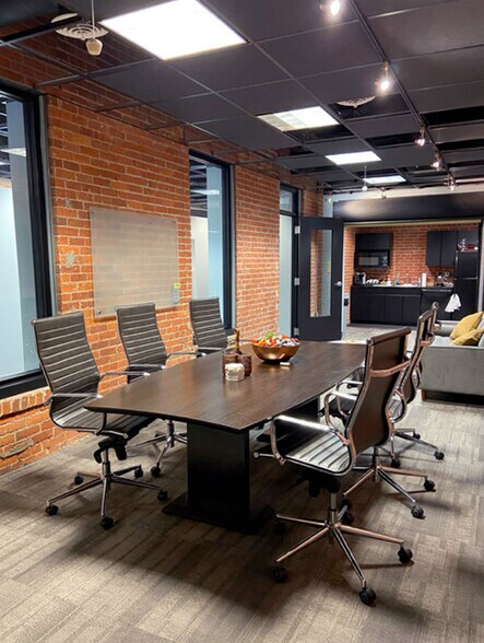 More Photos Of 7 S Laurens St, Greenville Office For Sale