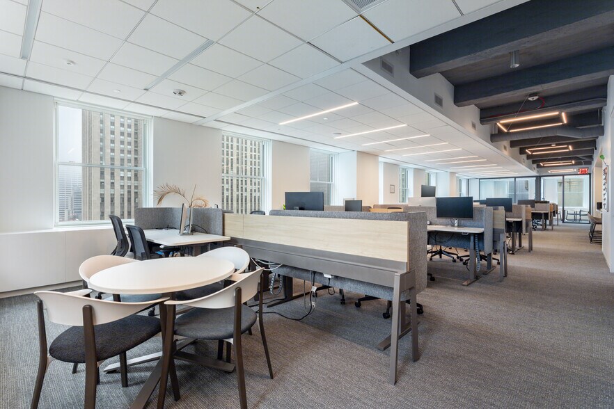 More Photos Of 75 Rockefeller Plaza, New York Office For Sale