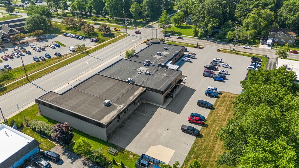 More Photos Of 1111 Glendale Blvd, Valparaiso Freestanding For Lease