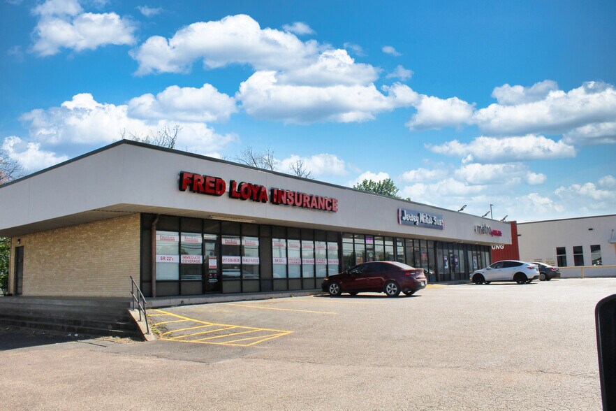 More Photos Of 713-725 W Henderson St, Cleburne General Retail For Sale