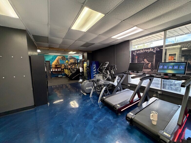 More Photos Of 5983 49th St N, Saint Petersburg Storefront Retail Office For Sale
