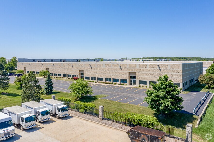 More Photos Of 9750 S Oakwood Park Dr, Franklin Manufacturing For Lease