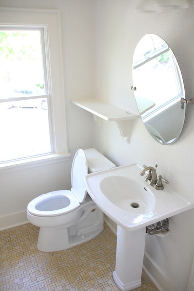 More Photos Of 1604 Nueces St, Austin Office Residential For Lease