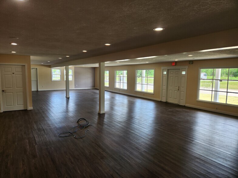 More Photos Of 6585 Jackson Rd, Ann Arbor Office For Lease