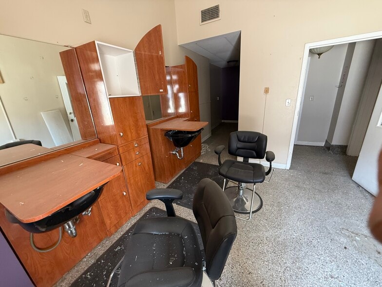 More Photos Of 12 E Main St, Chanute Hotel For Sale