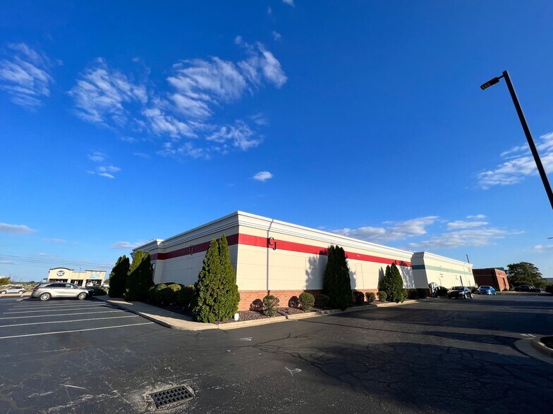 More Photos Of 944 N Burkhardt Rd, Evansville Freestanding For Lease